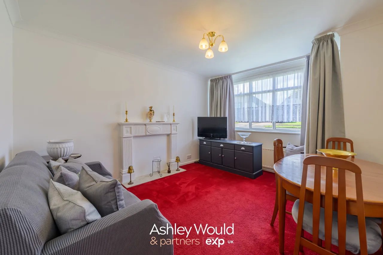 Fairbourne Avenue, Rowley Regis, B65, photo 3