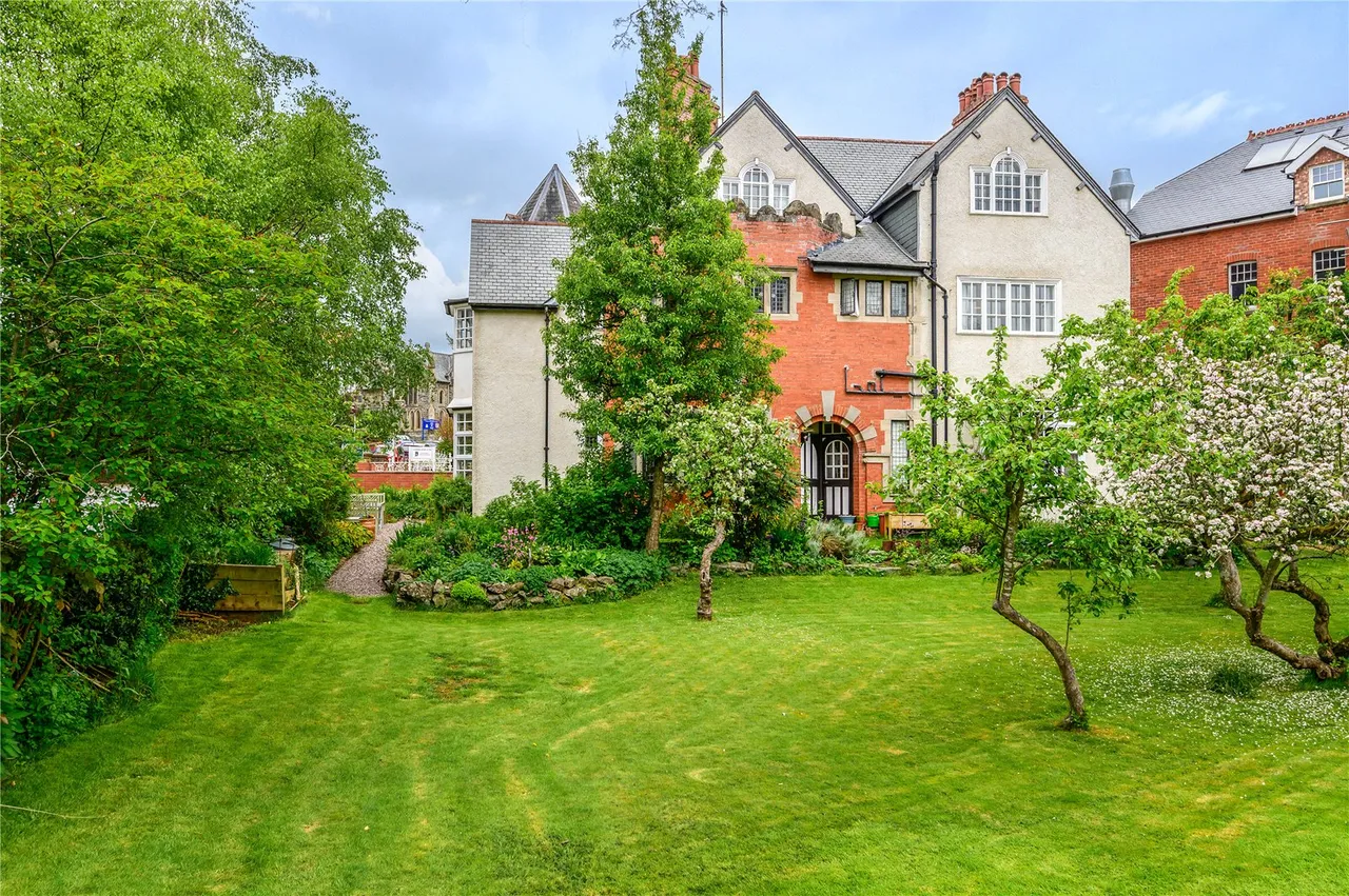 8 bed house for sale — Spa Road, Llandrindod Wells, Powys, LD1 5EY