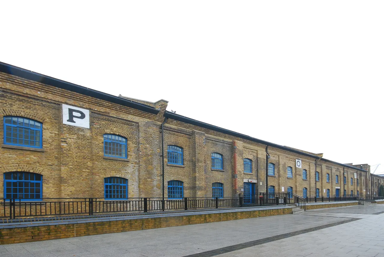2 bed flat for sale, London, E16