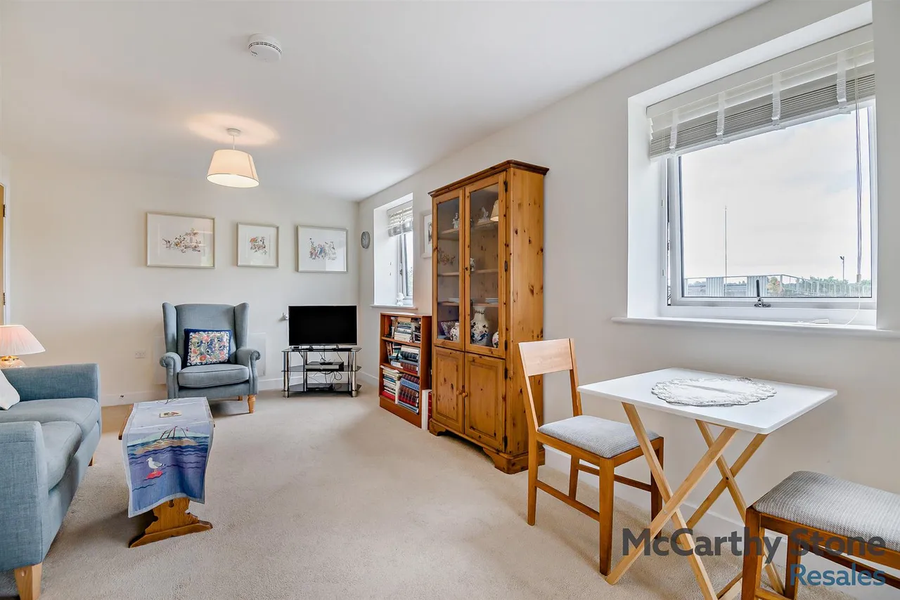 Lowry Way, Swindon, SN3, photo 16