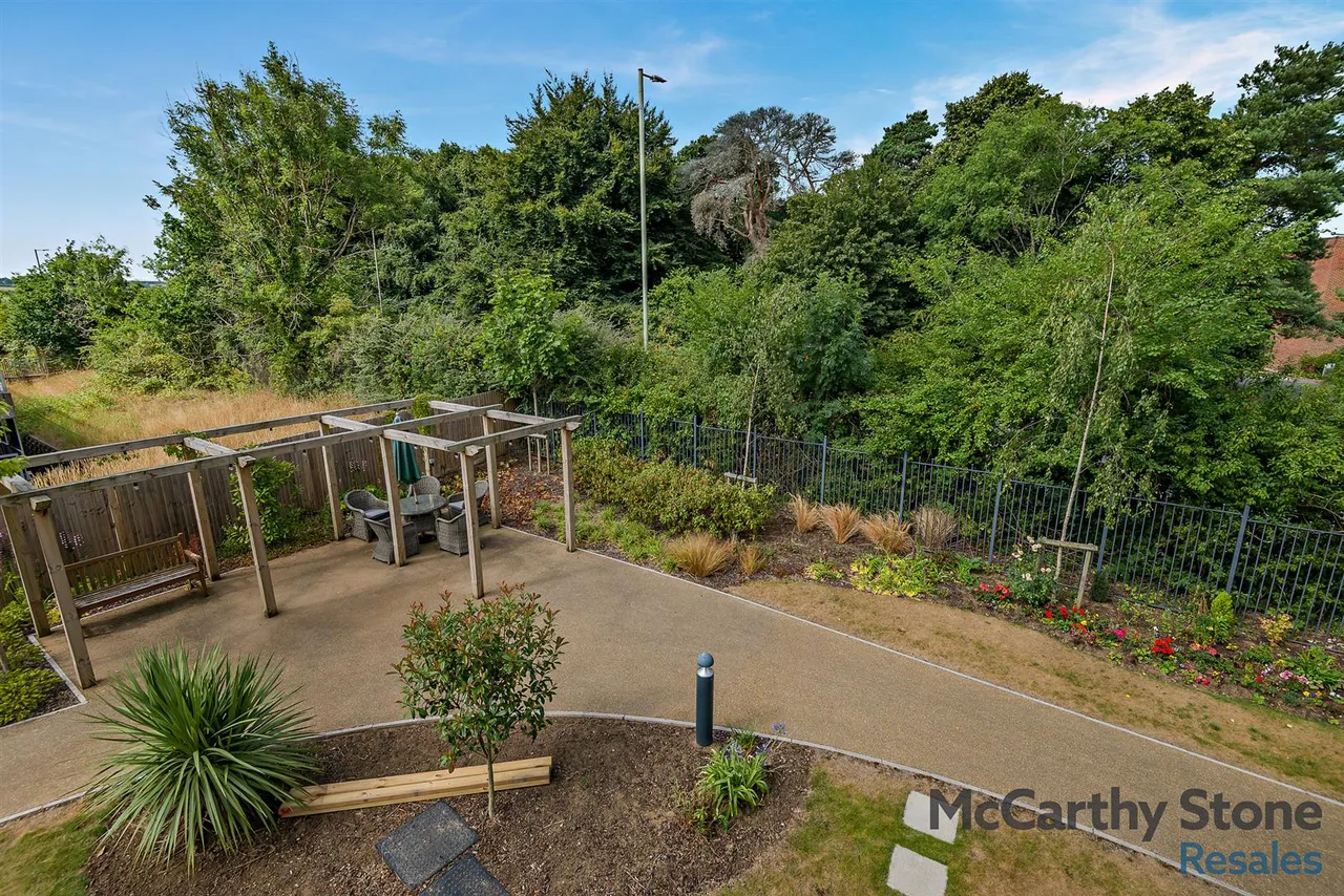 Lowry Way, Swindon, SN3, photo 11