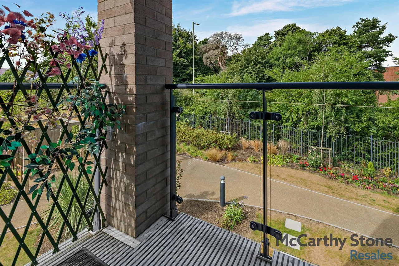2 bed flat for sale, Lowry Way, Swindon, SN3