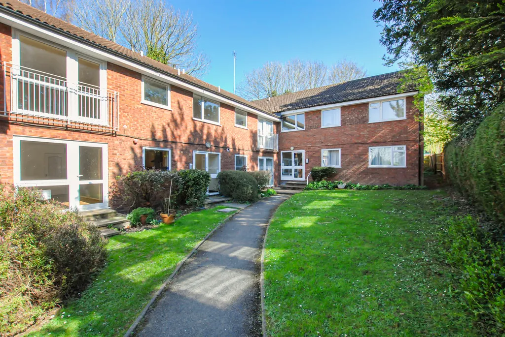 2 bed flat for sale — Blackmore Way, Uxbridge