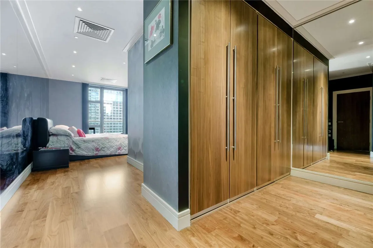 South Quay Square, London, E14 9LT, photo 3