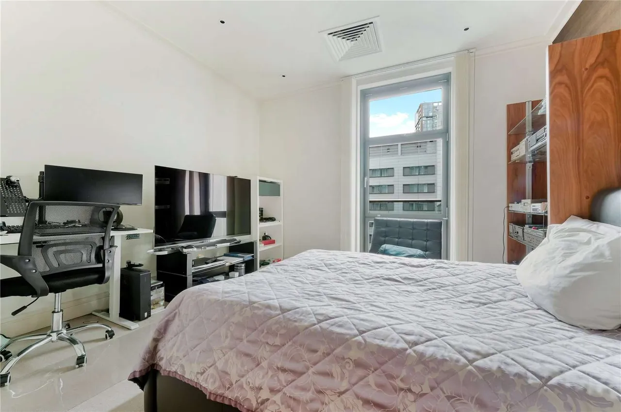 South Quay Square, London, E14 9LT, photo 6
