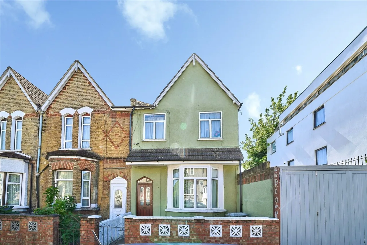 3 bed house for sale — MacDonald Road, London, E7