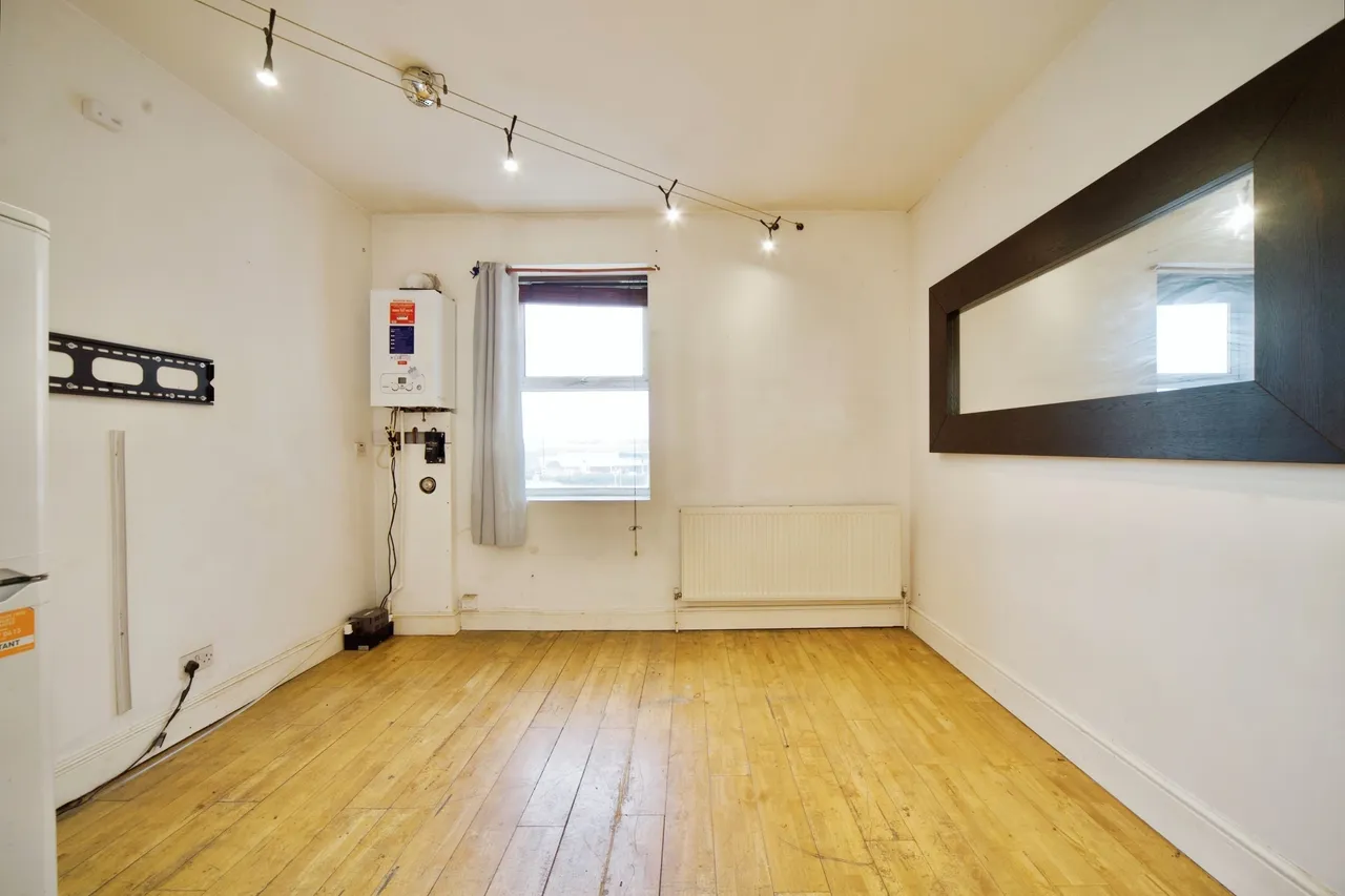 St. Leonards Street, London, E3, photo 3