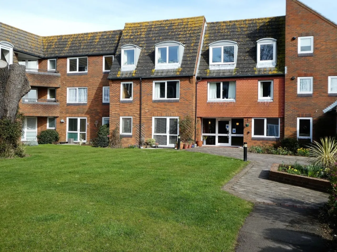 1 bed flat to rent — Flat 32 Homecroft House