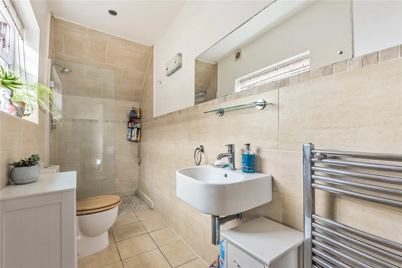 Wellington Road, Hampton Hill, TW12 1JY, photo 8