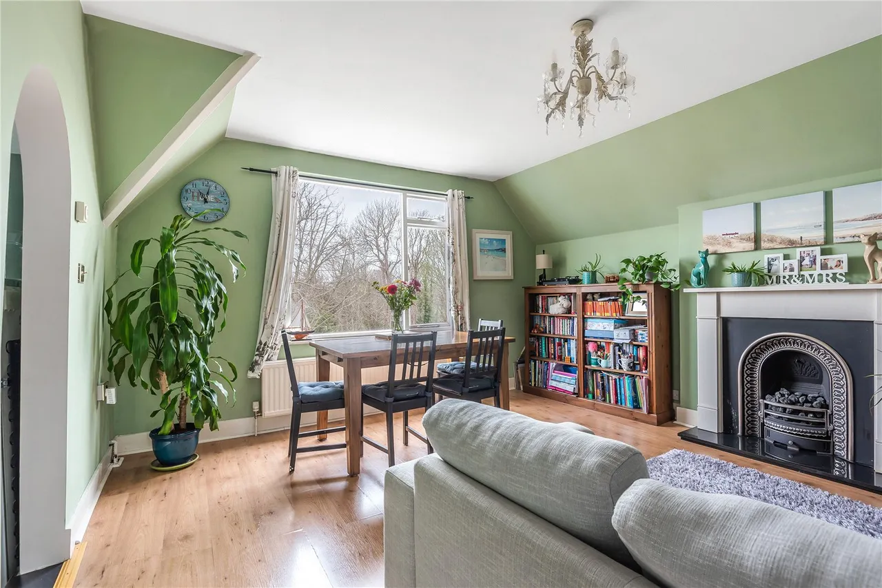 Wellington Road, Hampton Hill, TW12 1JY, photo 3