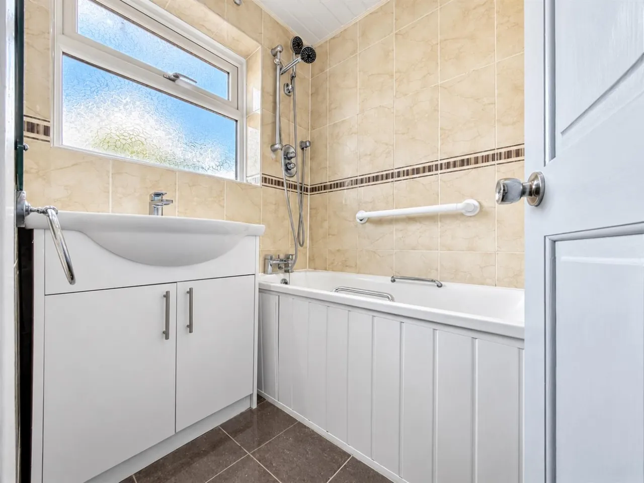 Terraced For SaleField Close, Cranford, TW4, photo 7