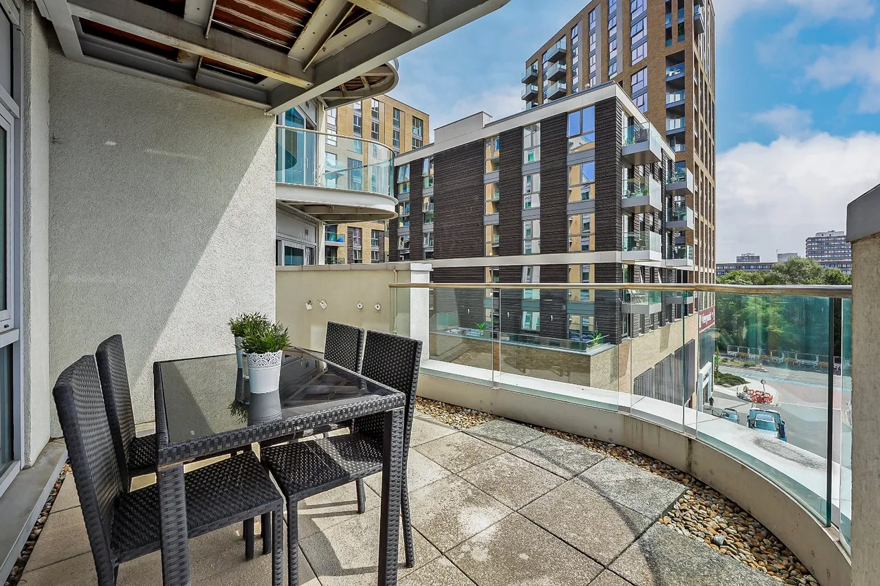 Bridges Court Road, London, SW11, photo 11