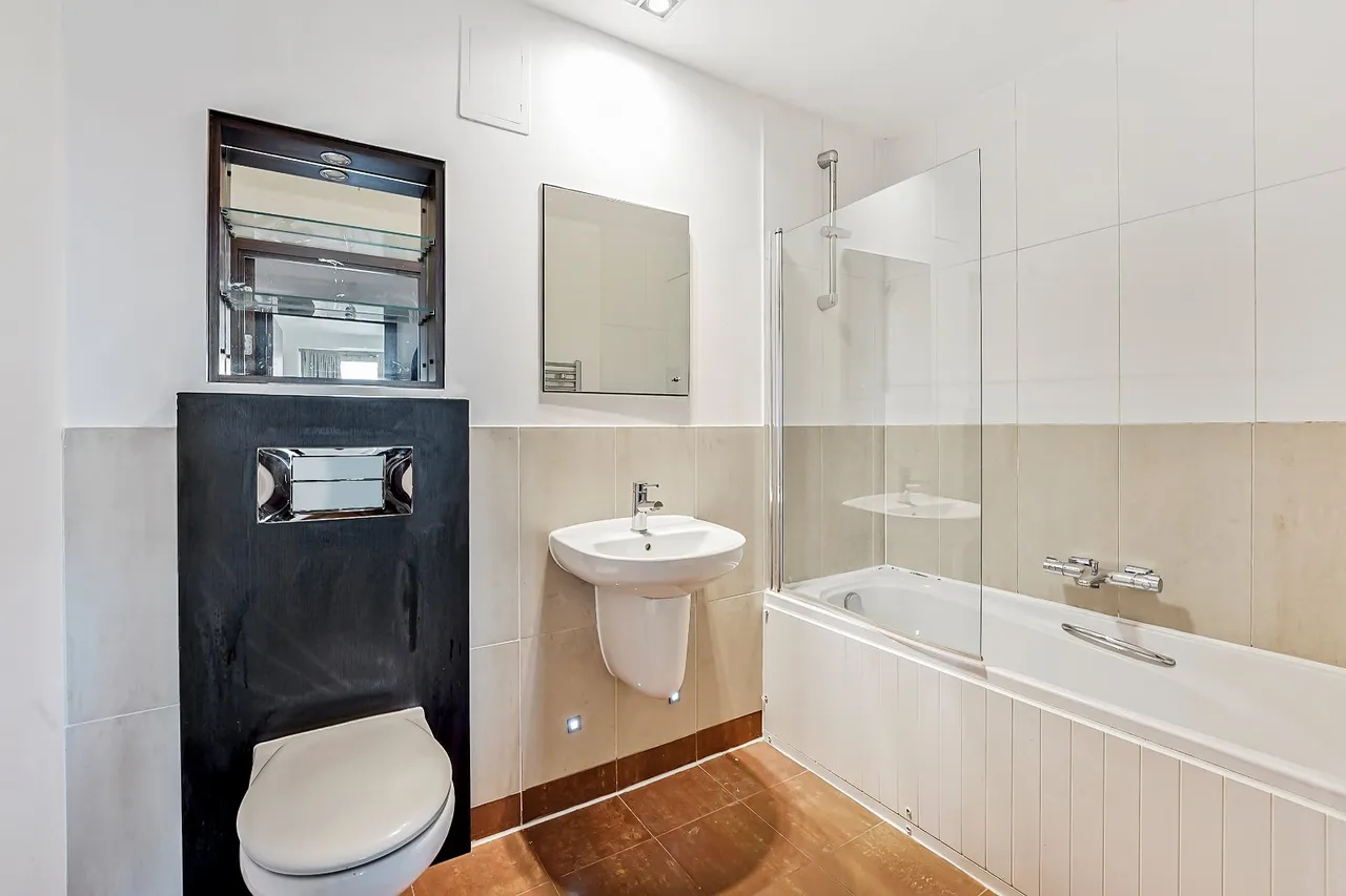 Bridges Court Road, London, SW11, photo 7