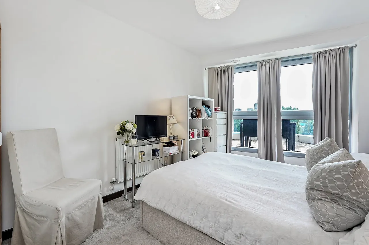 Bridges Court Road, London, SW11, photo 6