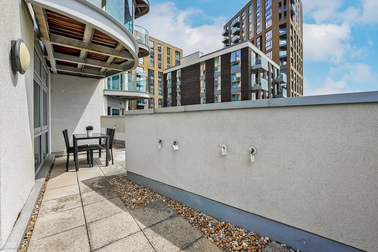 Bridges Court Road, London, SW11, photo 12