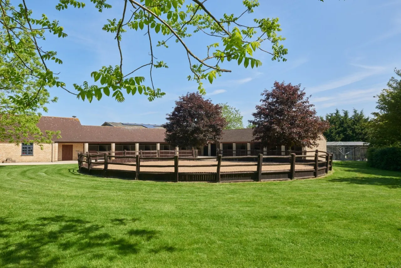 Ladyswood, Malmesbury, Wiltshire, SN16 0LA, photo 9
