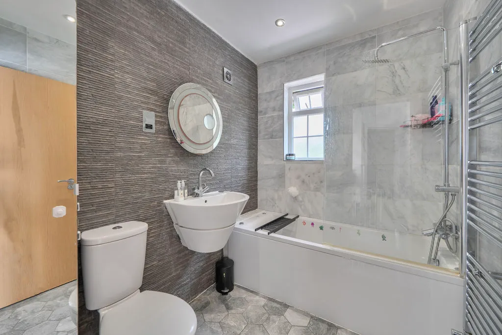 Bargate Close, New Malden KT3 6BG, photo 11