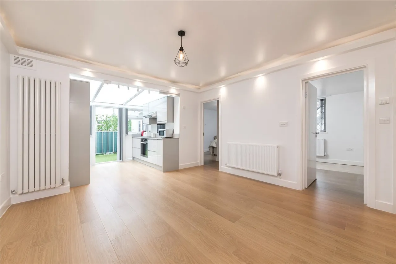 North End Road, Golders Green, NW11, photo 2