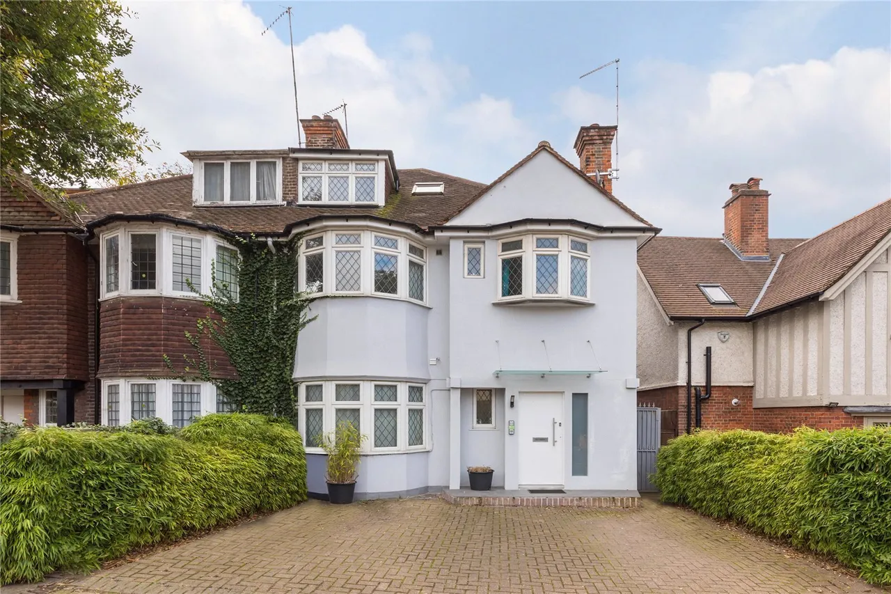 3 bed flat for sale, North End Road, Golders Green, NW11