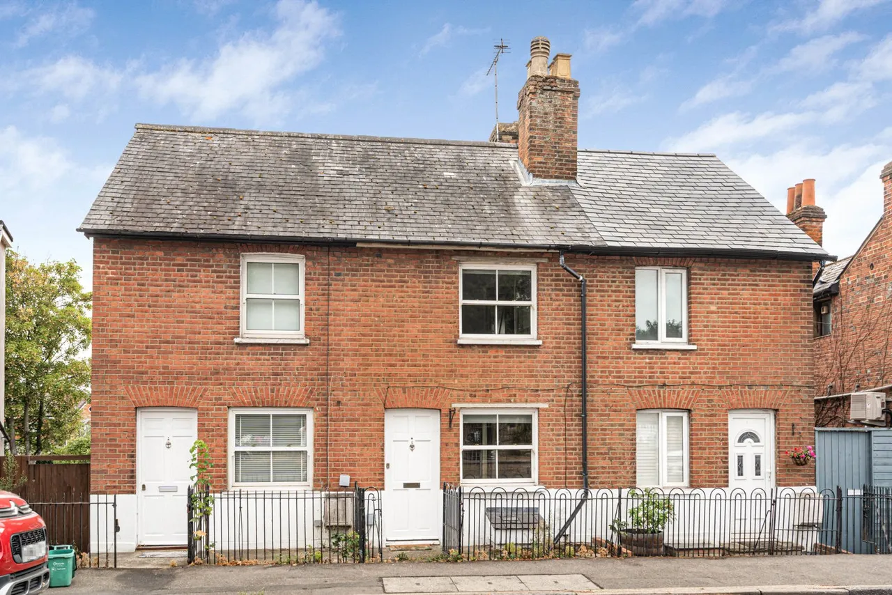 3 bed house to rent, St. Judes Road, Englefield Green, TW20