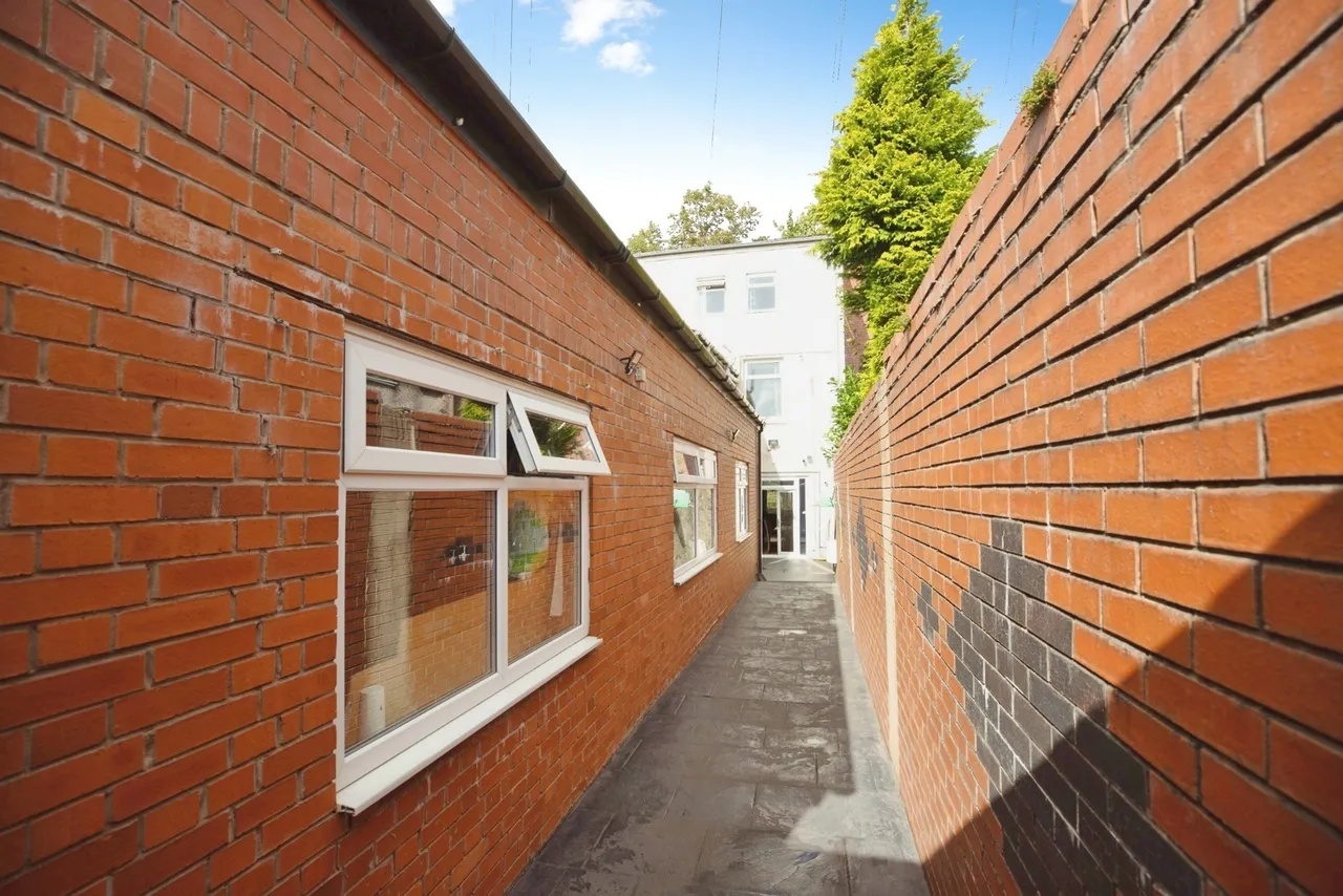 Kilnerdeyne Terrace, Rochdale, OL16, photo 17