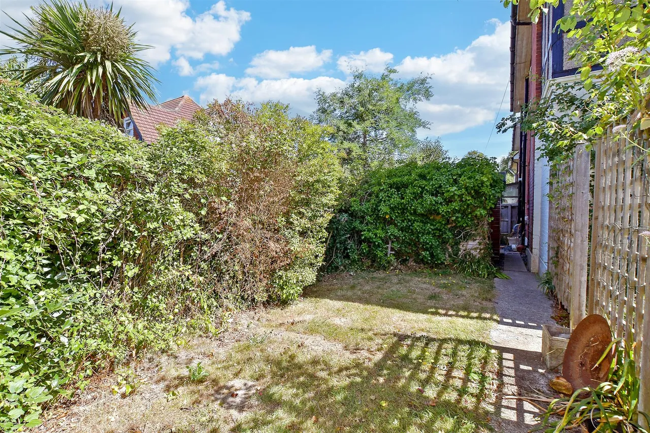 Southdown Road, Freshwater, PO40, photo 13