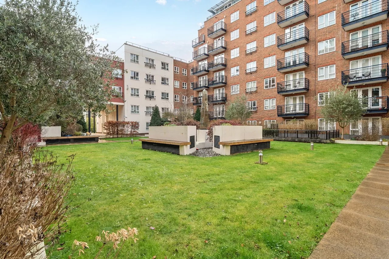 Royal Quarter, Seven Kings Way, Kingston upon Thames, KT2, photo 3