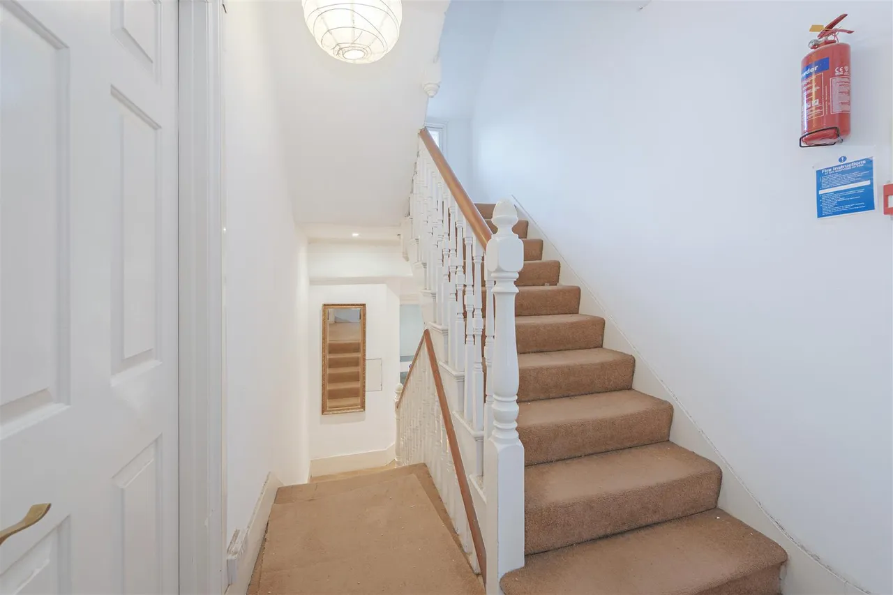 Bramshill Gardens, London, NW5, photo 15
