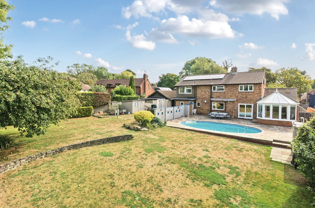4 bed house for sale, Otterbourne Road, Compton, SO21