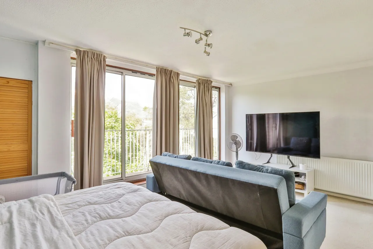 2 bed flat for sale, Christchurch Road, Bournemouth, BH1