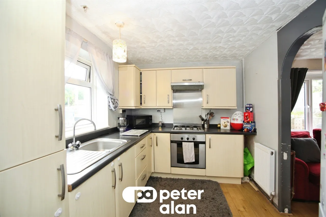 The Close, Hengoed, CF82, photo 7