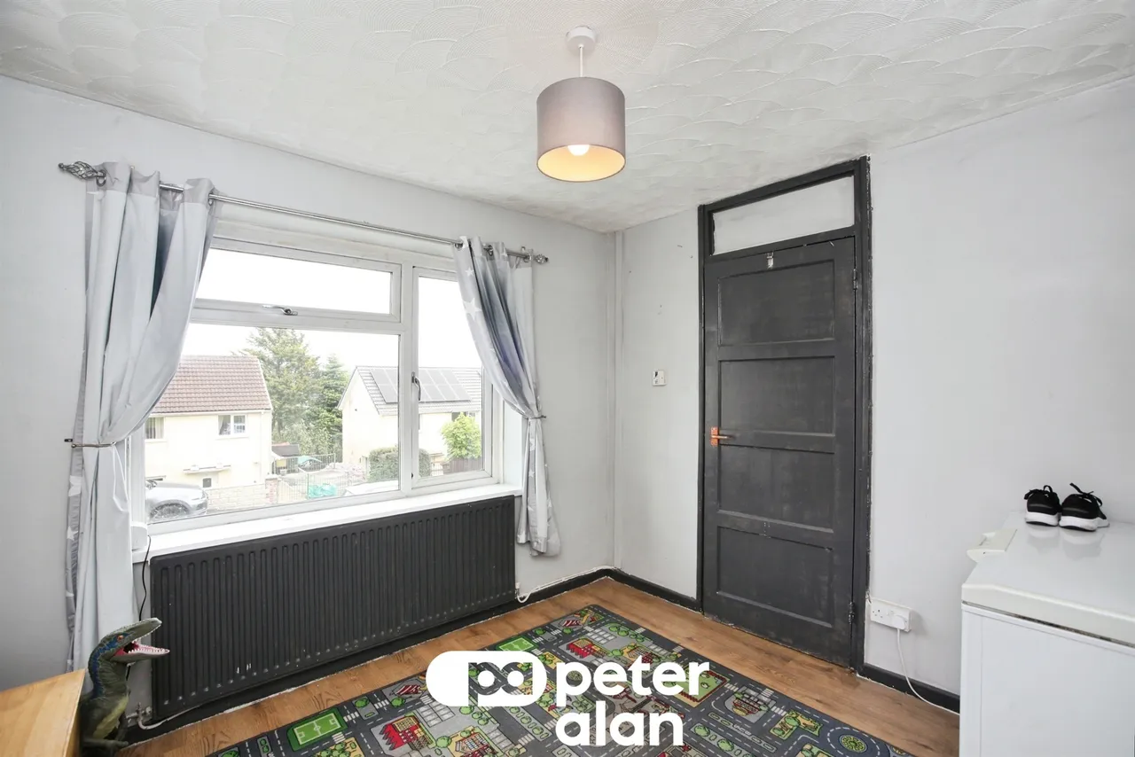 The Close, Hengoed, CF82, photo 4