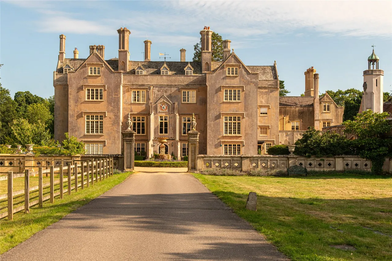 4 bed house for sale, Hurn Court Lane, Hurn, BH23