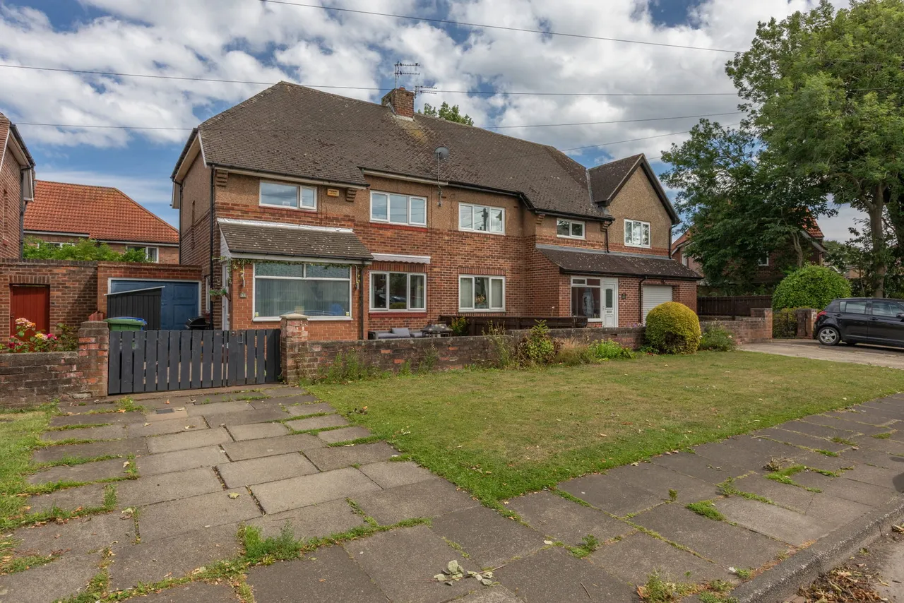 4 bed house for sale — Lysdon Avenue, New Hartley, Whitley Bay, NE25 0RX