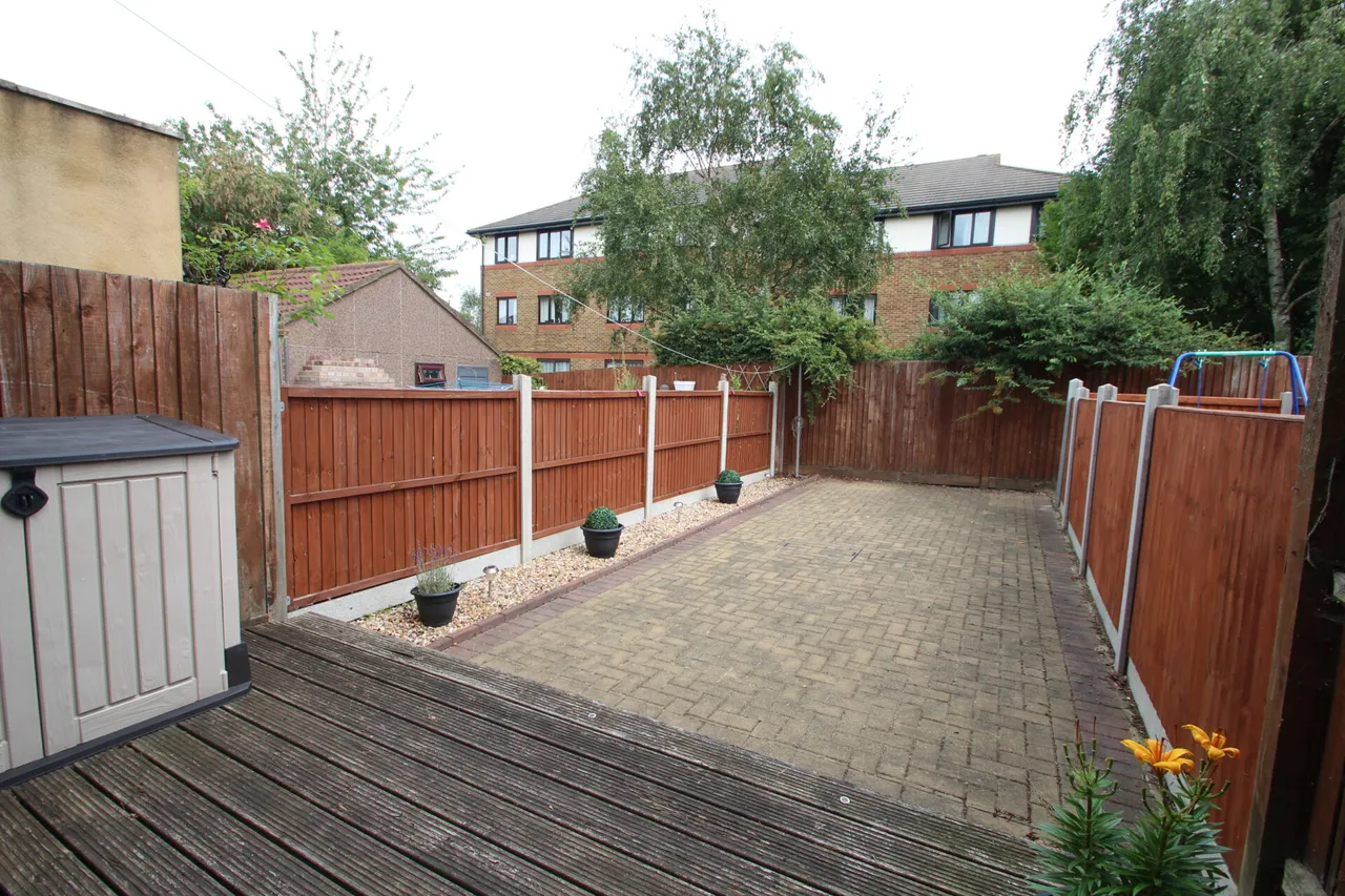 Louvain Road, Greenhithe, photo 8