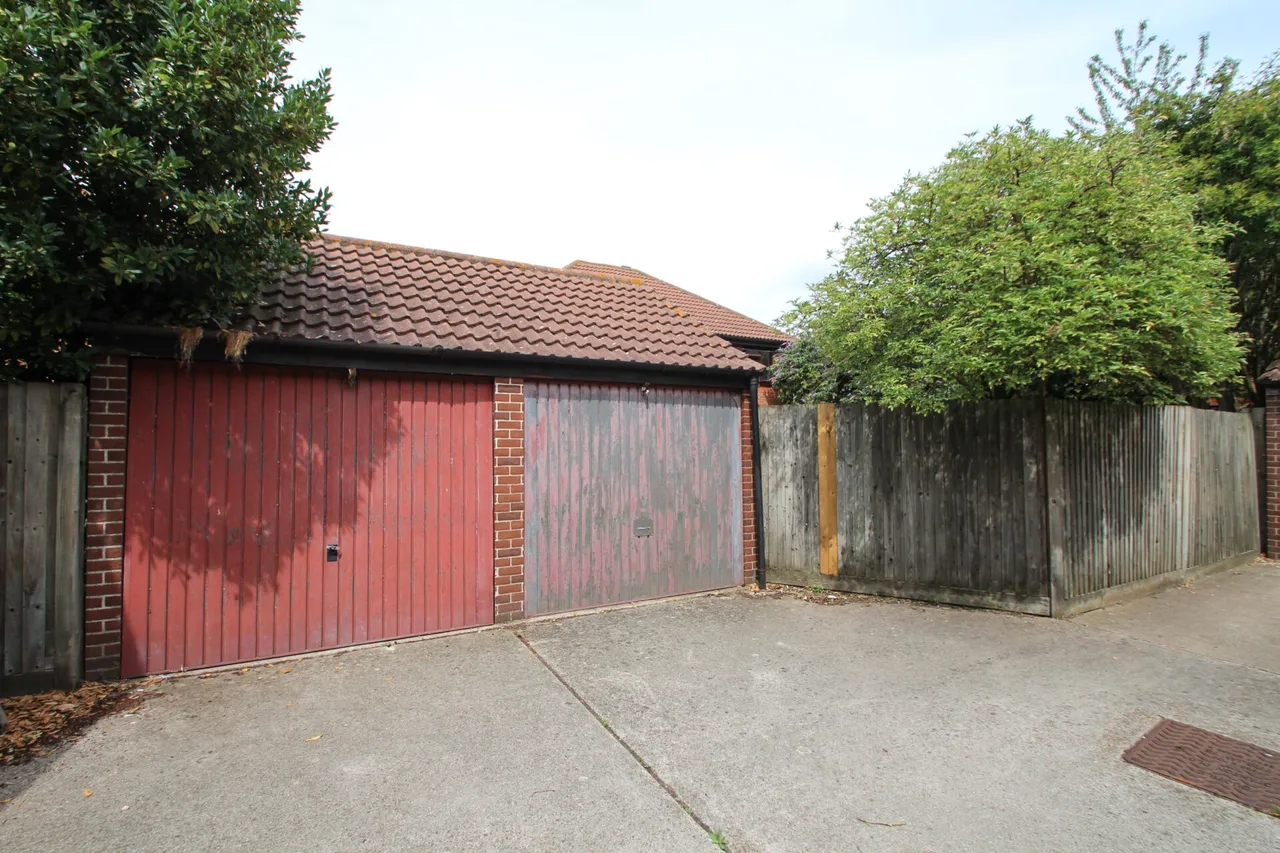Louvain Road, Greenhithe, photo 9