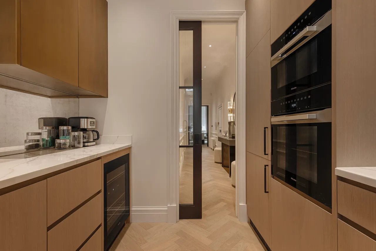 Upper Brook Street, Mayfair, London, photo 8