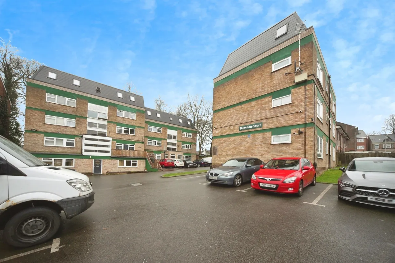 2 bed flat for sale, Brook Street, Luton, LU3