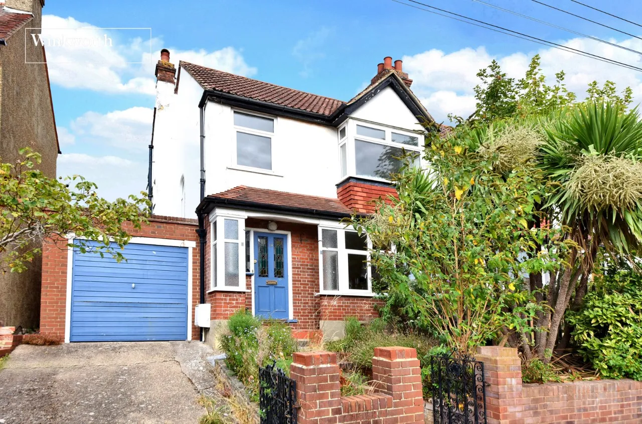 3 bed house for sale — Moreton Road, Worcester Park, KT4