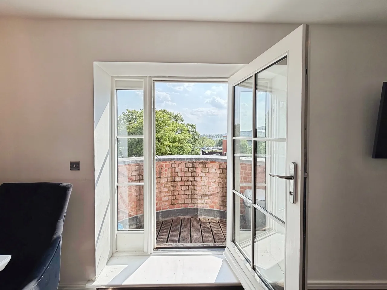 Scarlett's Road, Wellesley, Aldershot, Hampshire, GU11 4AF, photo 5