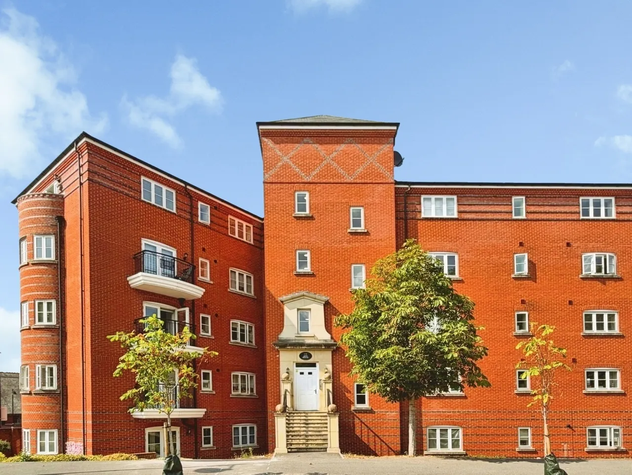 2 bed flat for sale — Scarlett's Road, Wellesley, Aldershot, Hampshire, GU11 4AF
