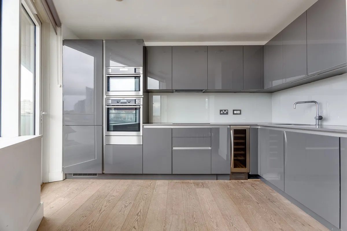 Lombard Road, London, SW11, photo 5