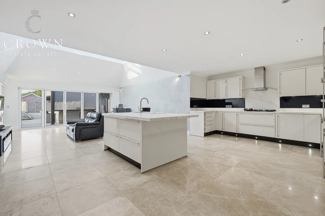 Glebe Road, Ramsden Bellhouse, photo 6