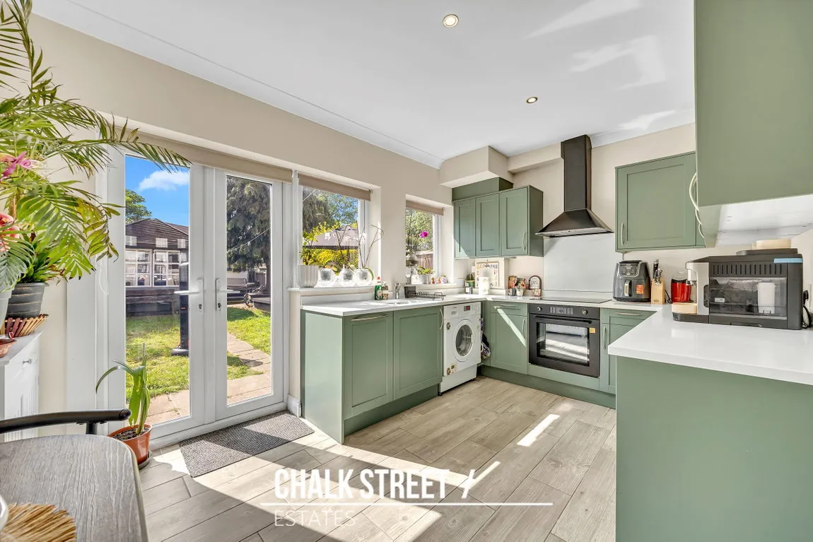2 bed house for sale — Stafford Avenue, Hornchurch, RM11 2EU