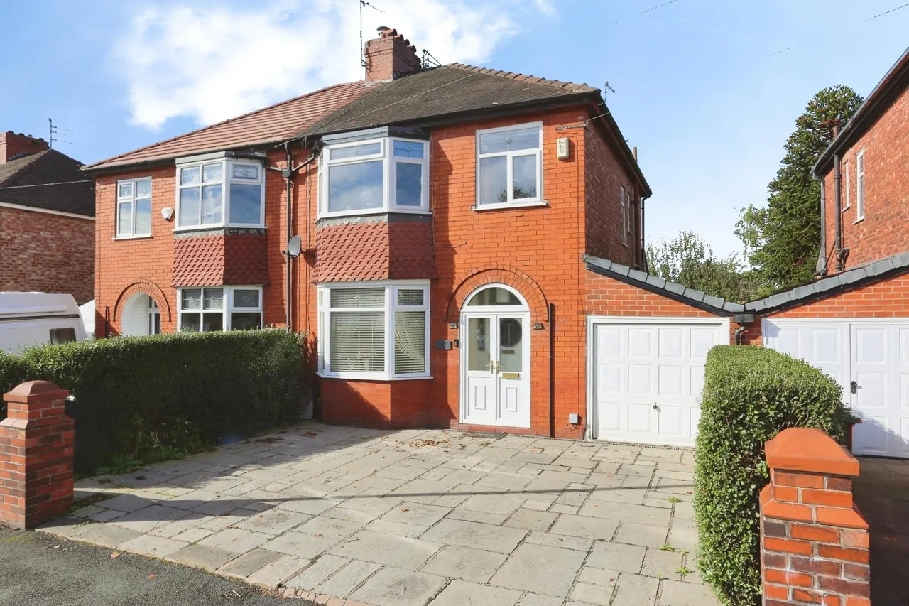 3 bed house for sale, Broadstone Road, Heaton Chapel, SK4