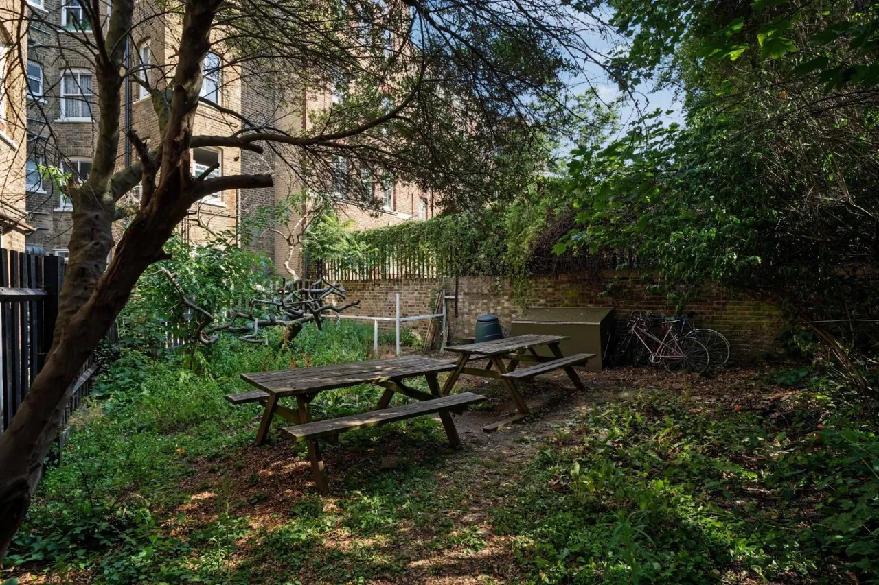 Green Lanes, London, N16, photo 12