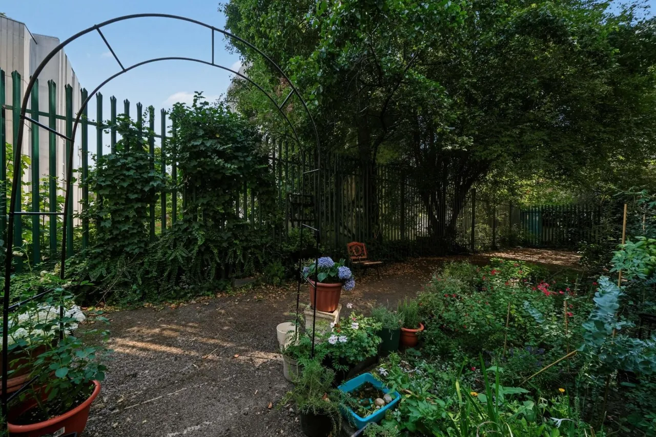 Green Lanes, London, N16, photo 11