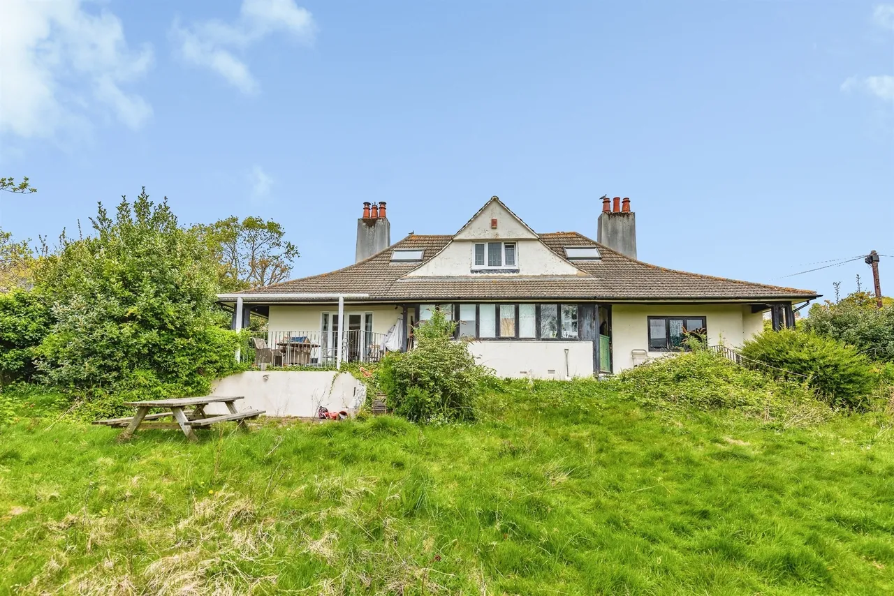 4 bed house for sale — St. Helens Park Road, Hastings