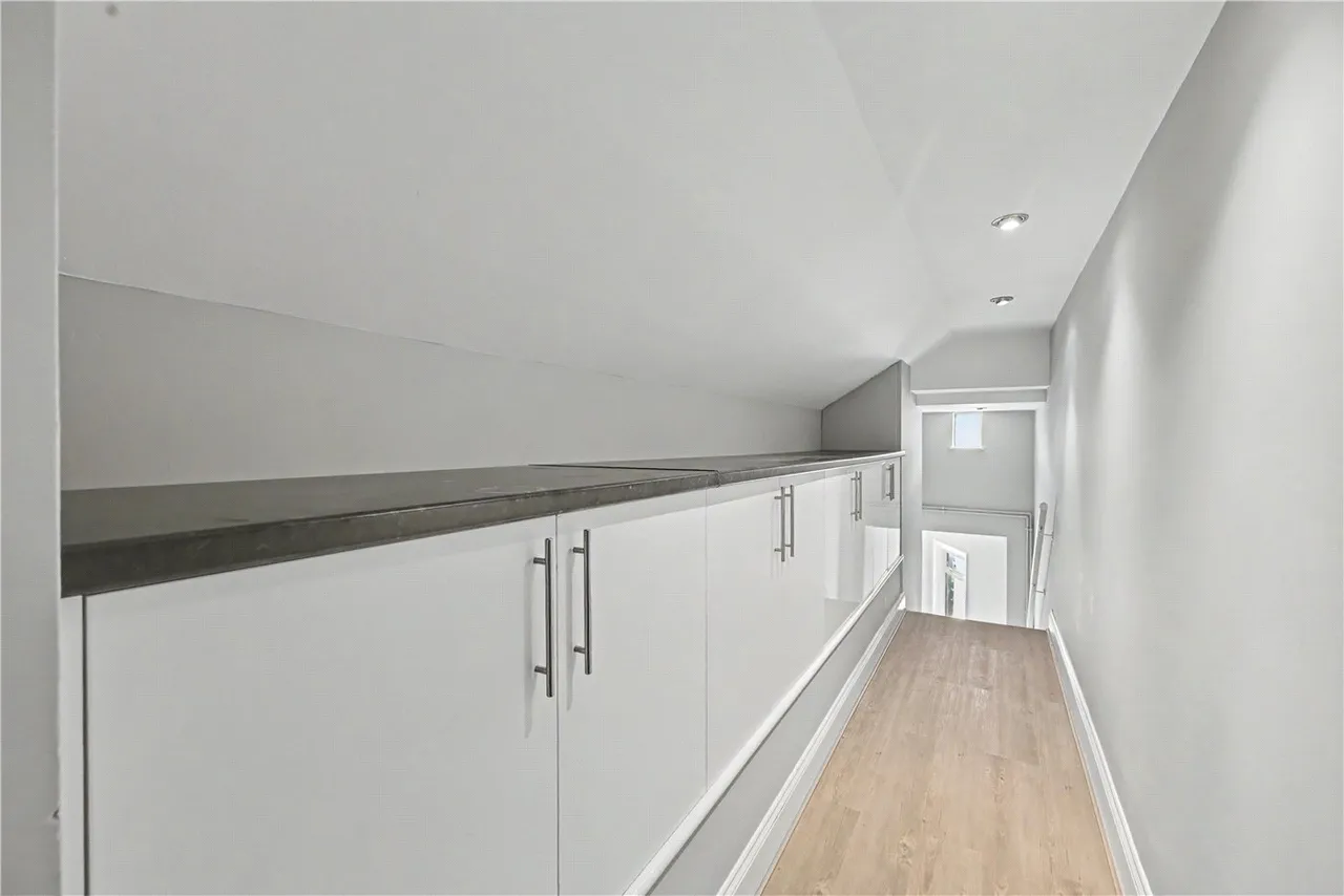 Park Parade, London, NW10, photo 8