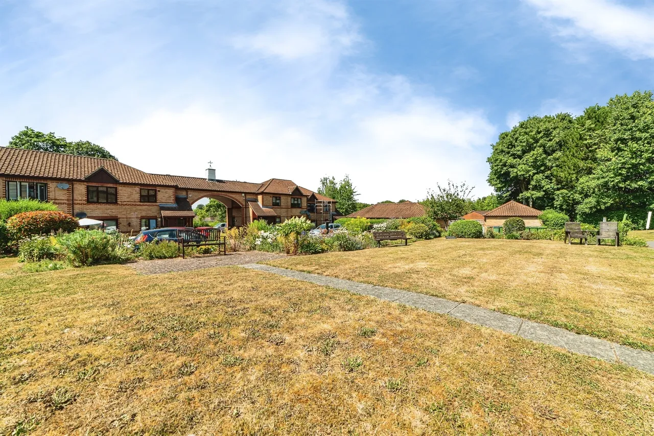Gershwin Court, Basingstoke, RG22, photo 8